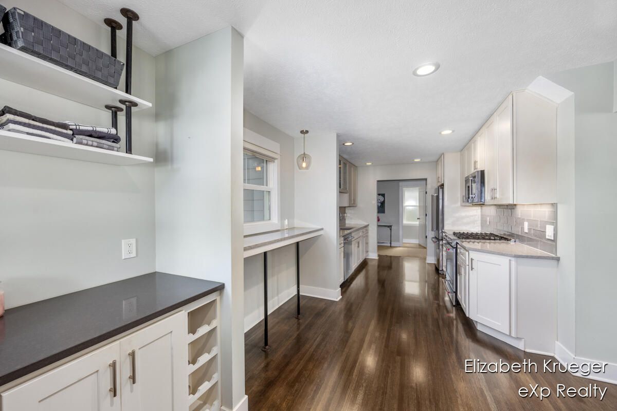 Interior, Kitchen, Pendant Lights, Recessed Lighting, Wood Texture Flooring