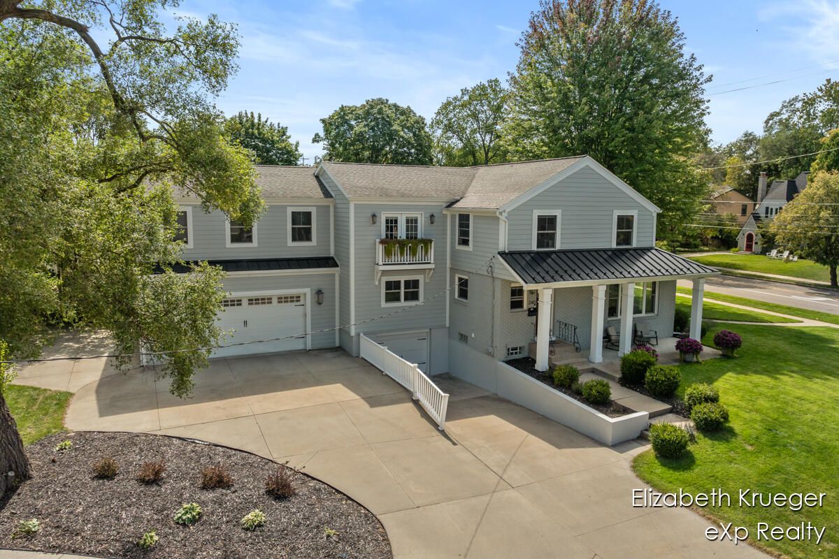 Attached, Exterior, Facade, Farmhouse