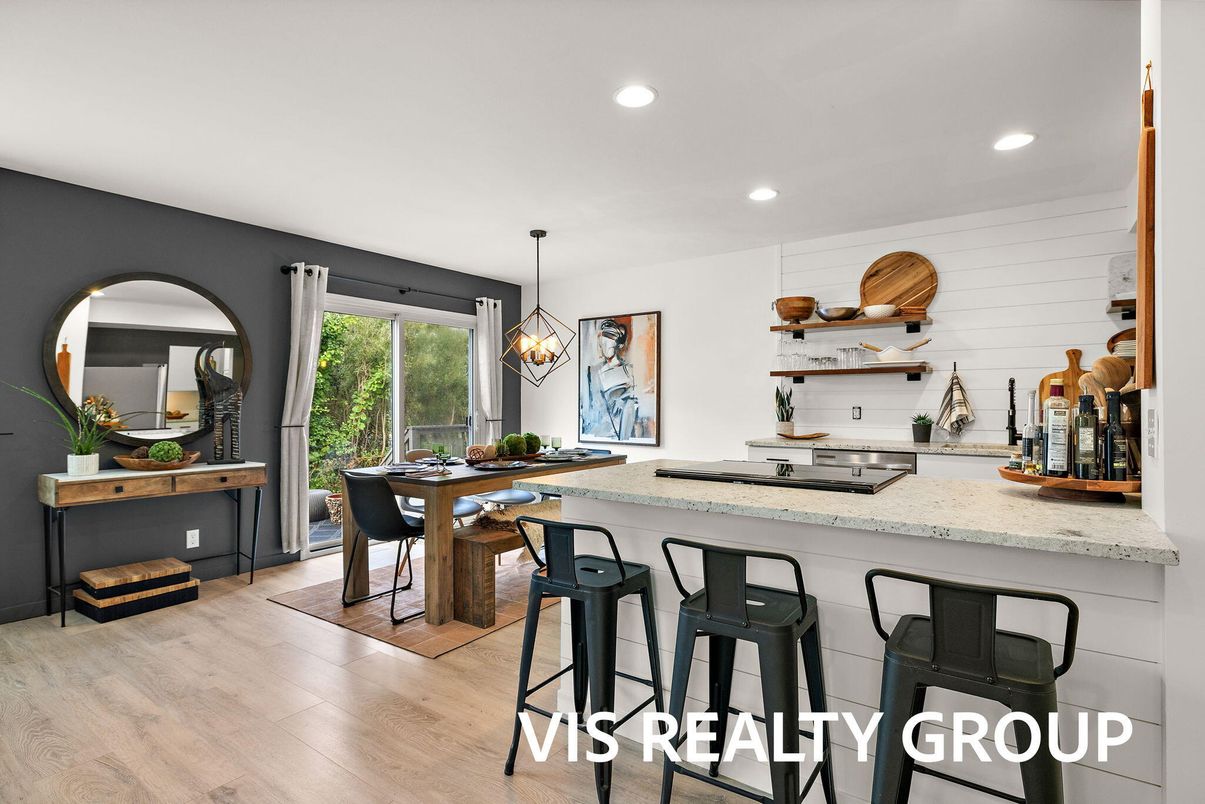 Chandelier, Dining room, Interior, Recessed Lighting, Wood Texture Flooring