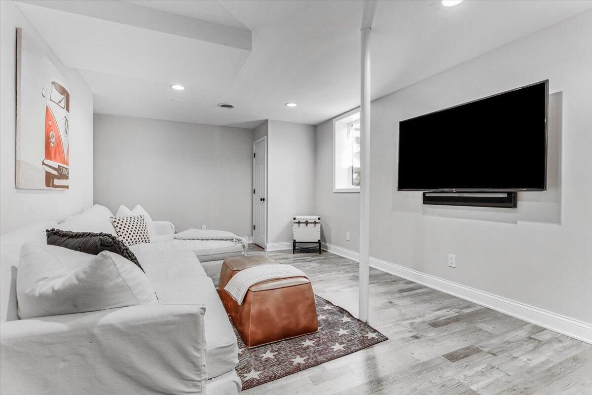 Interior, Living room, Recessed Lighting, Wood Texture Flooring