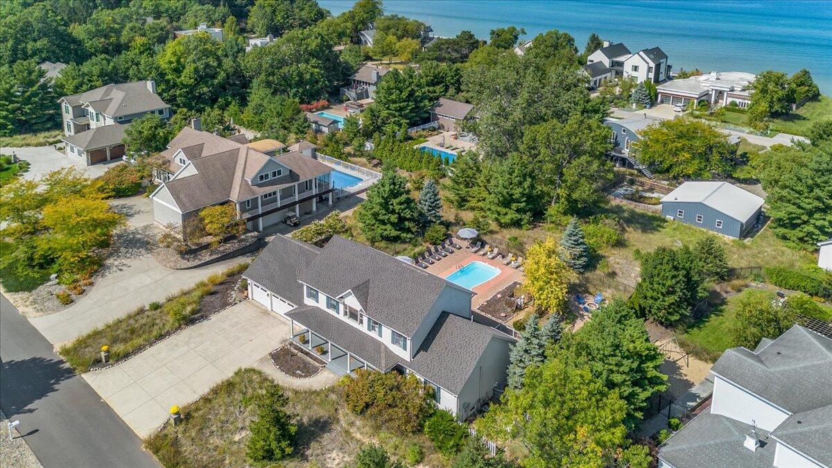 Exterior, Drone