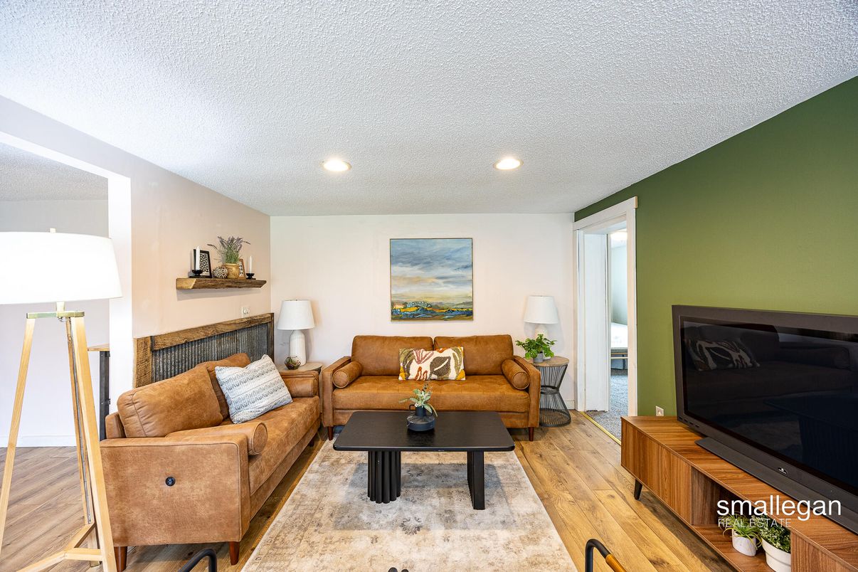 Interior, Living room, Recessed Lighting, Wood Texture Flooring