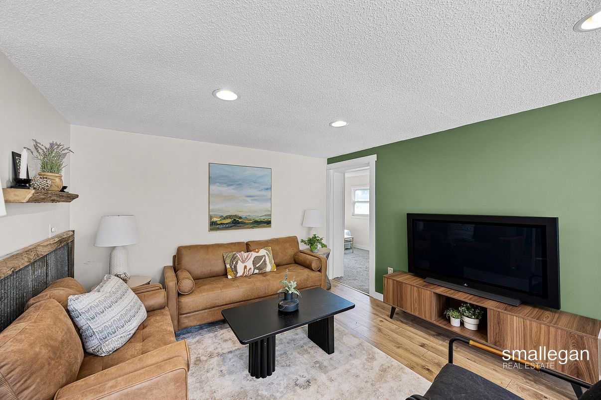Interior, Living room, Recessed Lighting, Wood Texture Flooring