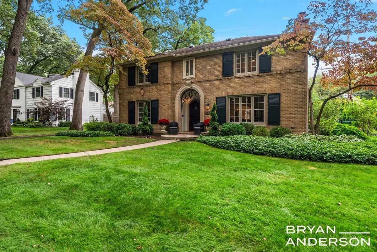 Backyard, Exterior, Facade, Brick Facade, Georgian