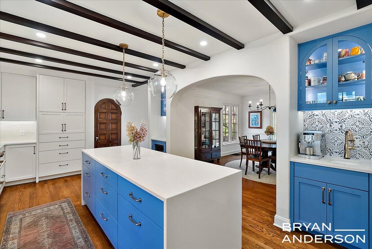 Dining room, Interior, Kitchen, Pendant Lights, Recessed Lighting, Wooden Beams, Wood Texture Flooring