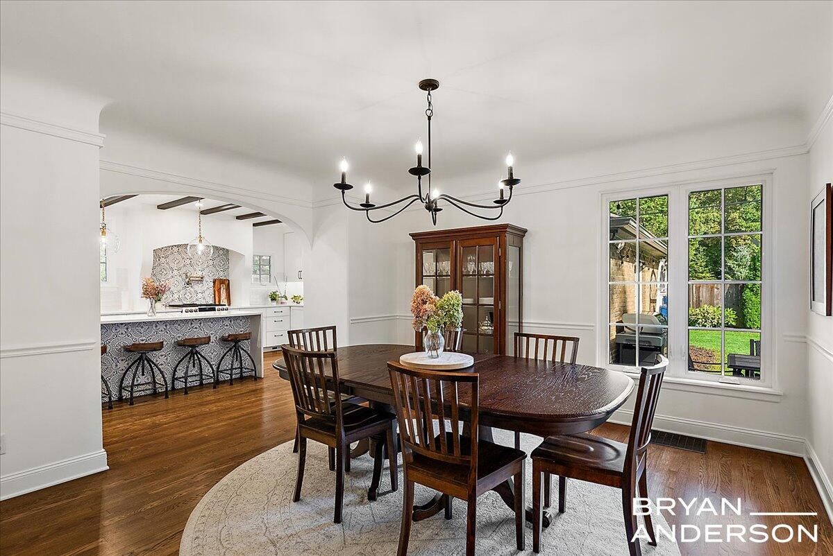 Chandelier, Dining room, Interior, Kitchen, Pendant Lights, Wood Texture Flooring