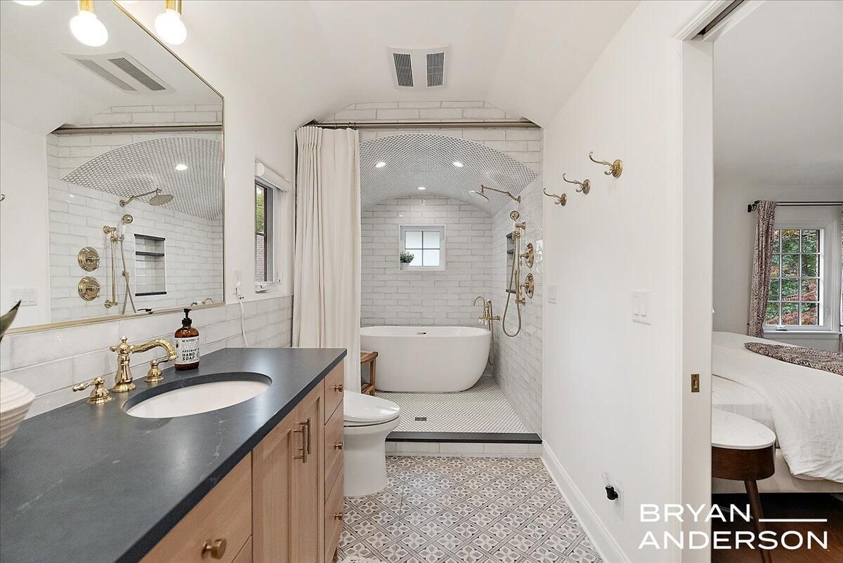 Bathroom, Dual Sink Vanities, Free Standing Baths, Interior, Recessed Lighting
