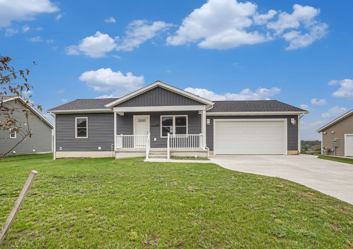 Attached, Exterior, Facade, Ranch