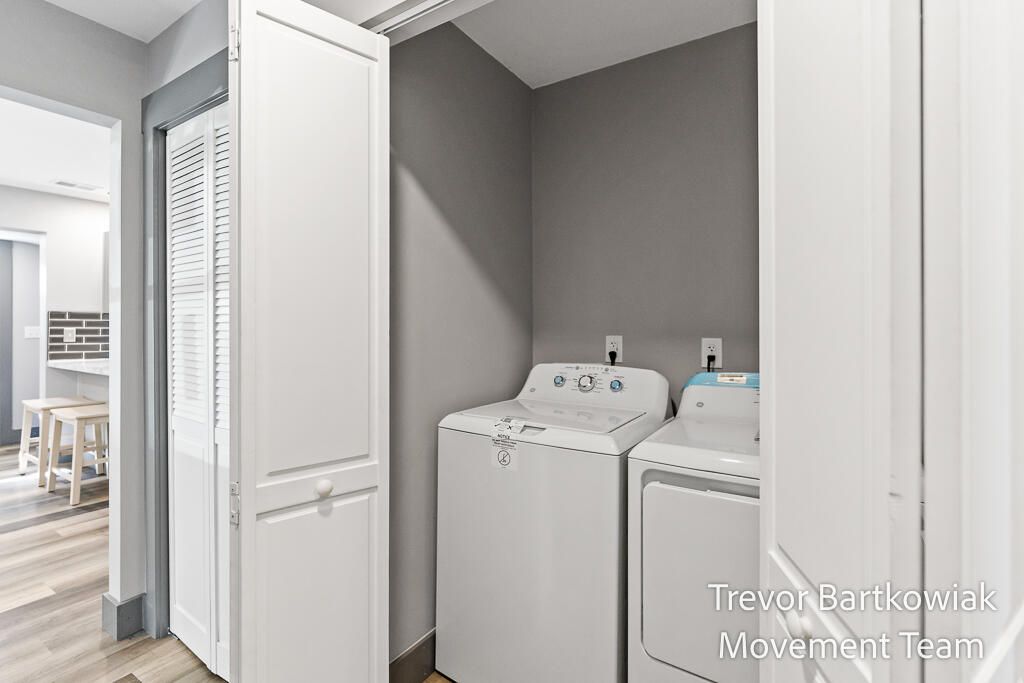 Interior, Utility Closets, Washer, Wood Texture Flooring