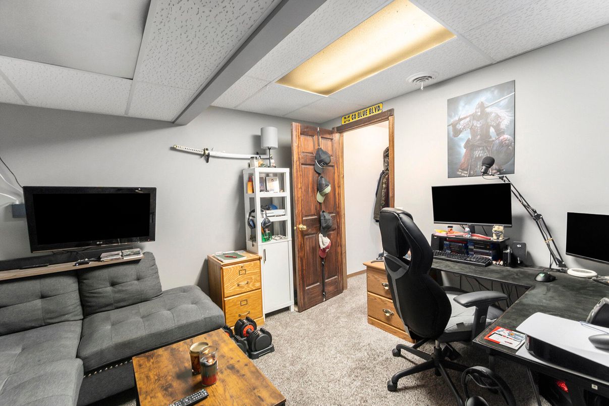 Home Office, Interior