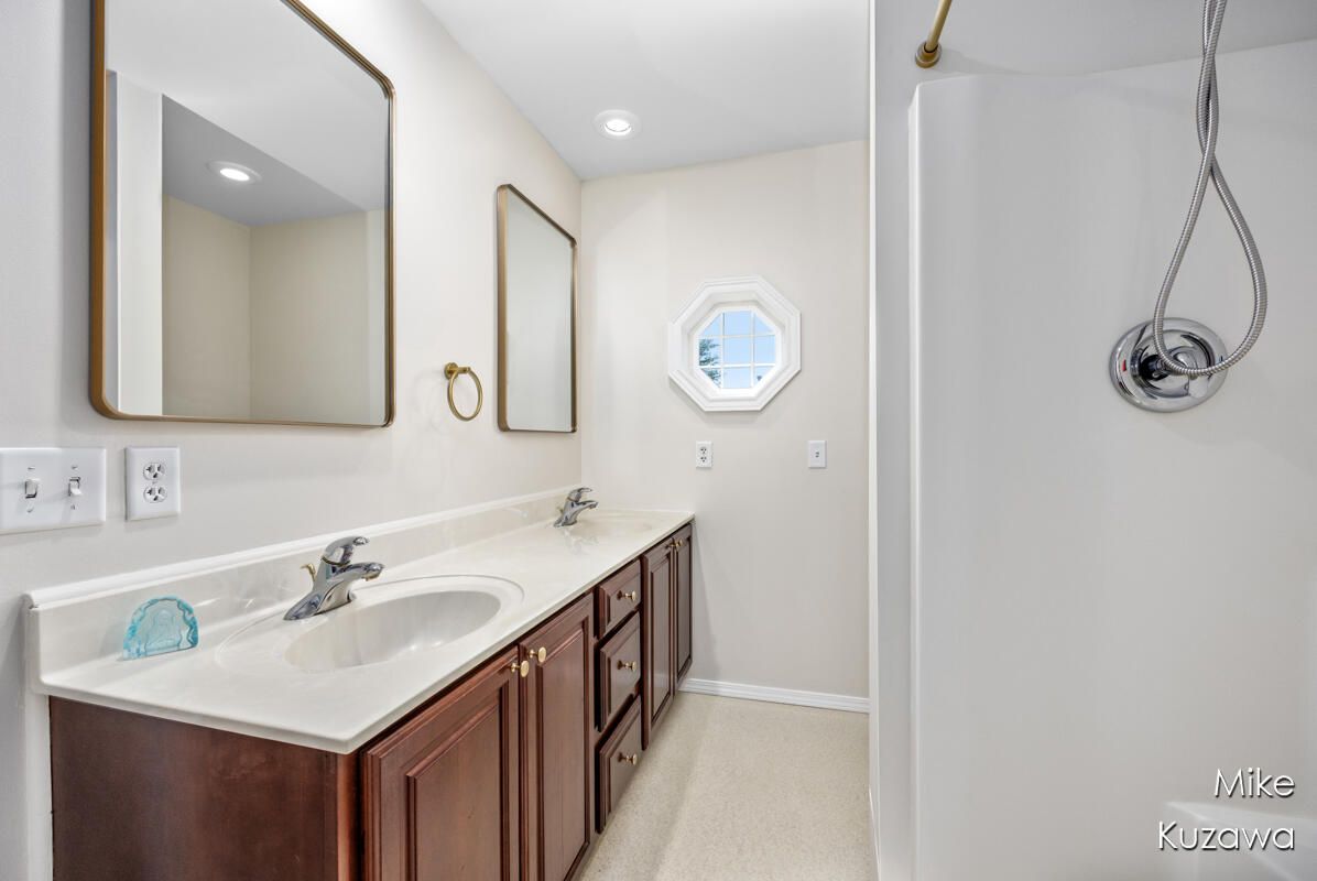 Bathroom, Dual Sink Vanities, Interior, Recessed Lighting
