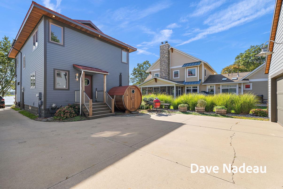 Detached Garage, Exterior