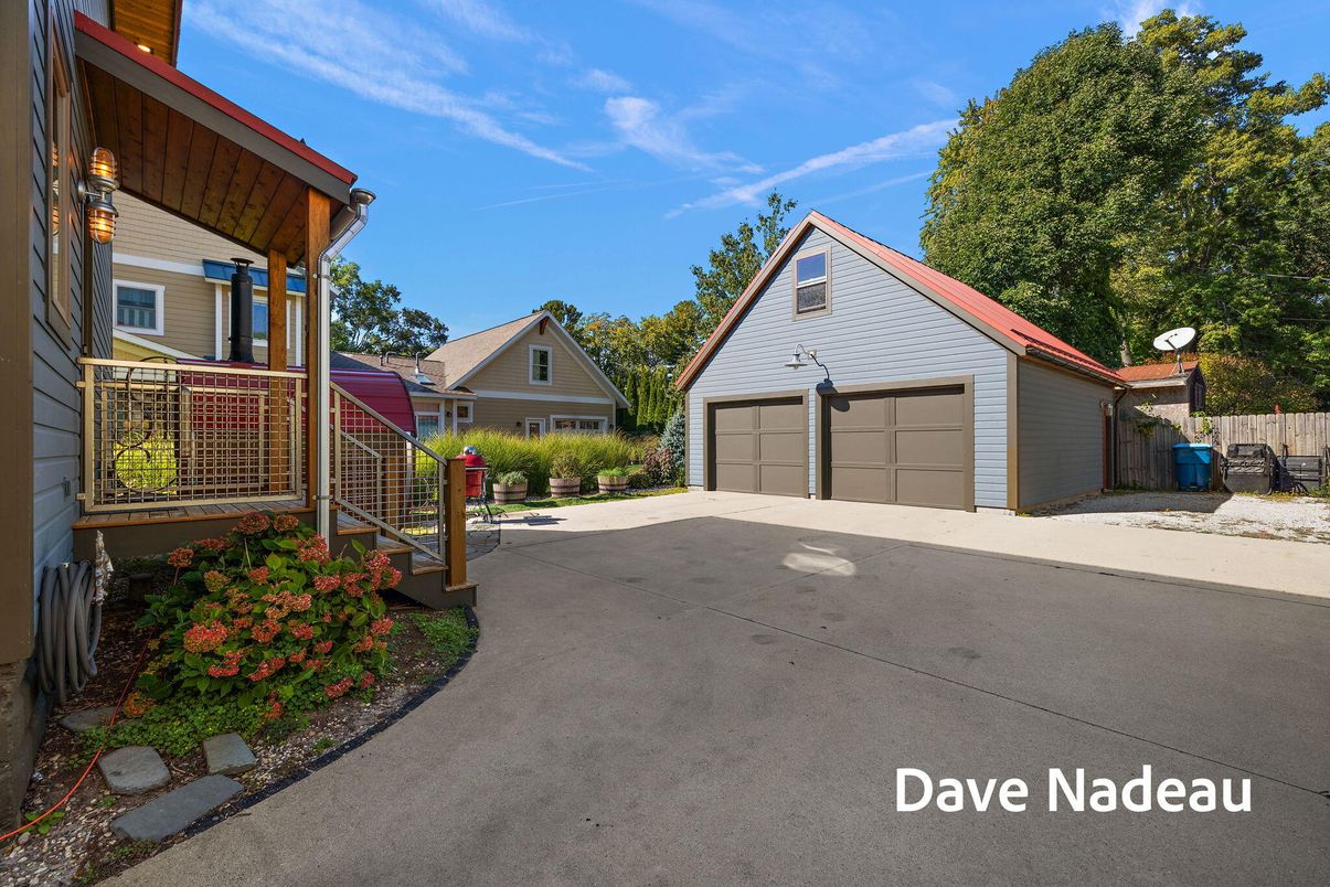 Detached Garage, Exterior