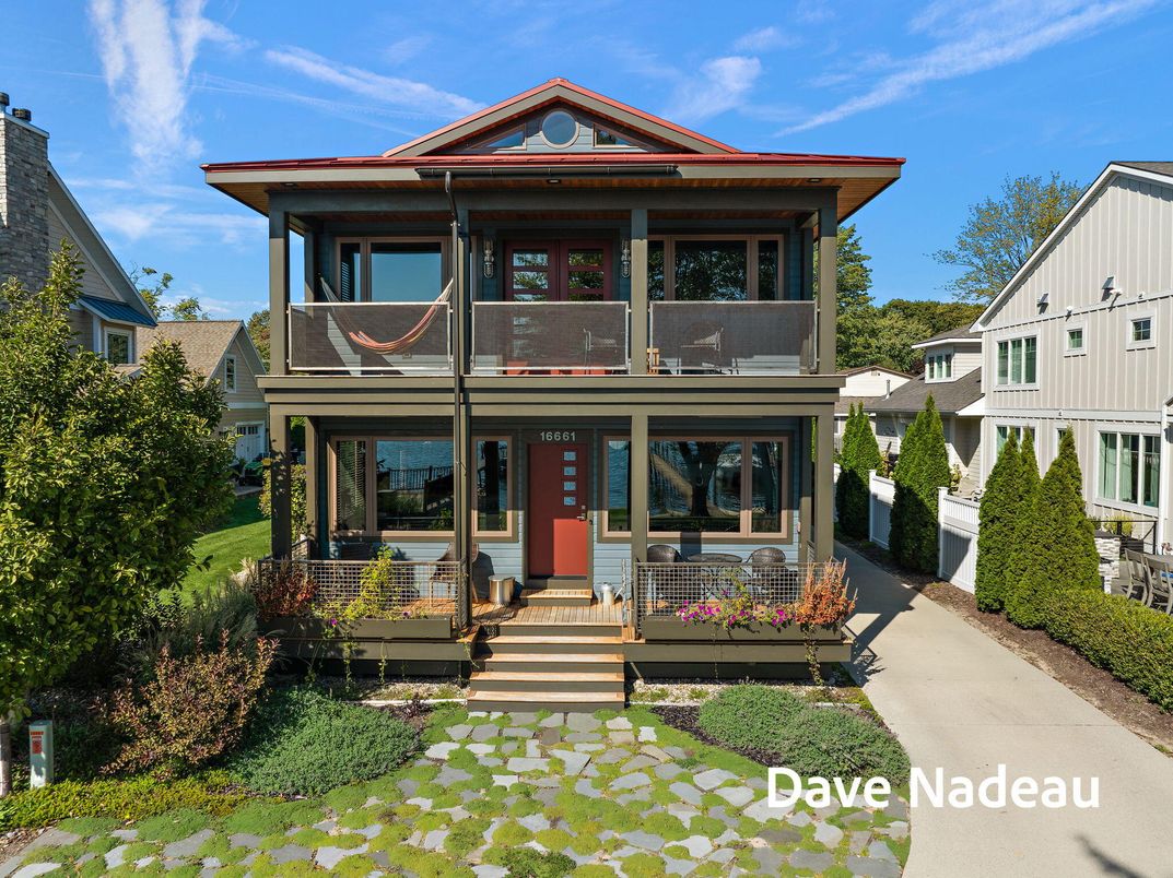 Exterior, Facade, Queen Anne Victorian