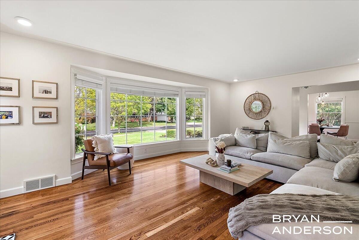 Dining room, Interior, Living room, Recessed Lighting, Wood Texture Flooring