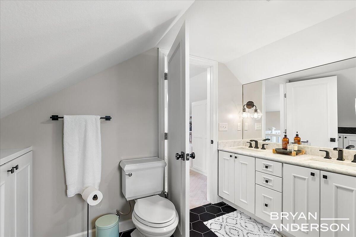 Bathroom, Dual Sink Vanities, Interior