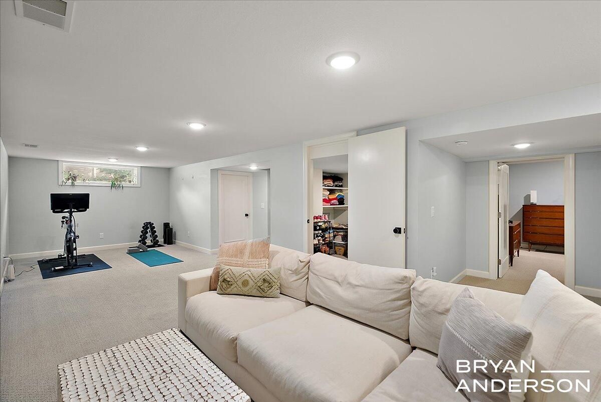 Fitness Equipment, Interior, Living room, Recessed Lighting