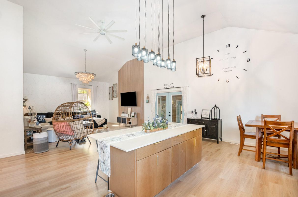 Chandelier, Dining room, Interior, Living room, Pendant Lights, Wood Texture Flooring
