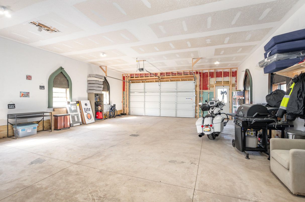 Garage, Interior