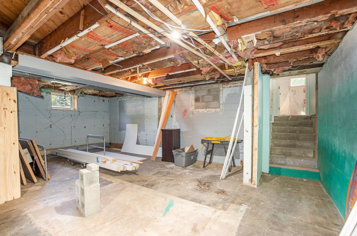 Empty room, Interior, Wooden Beams, Wooden Ceilings