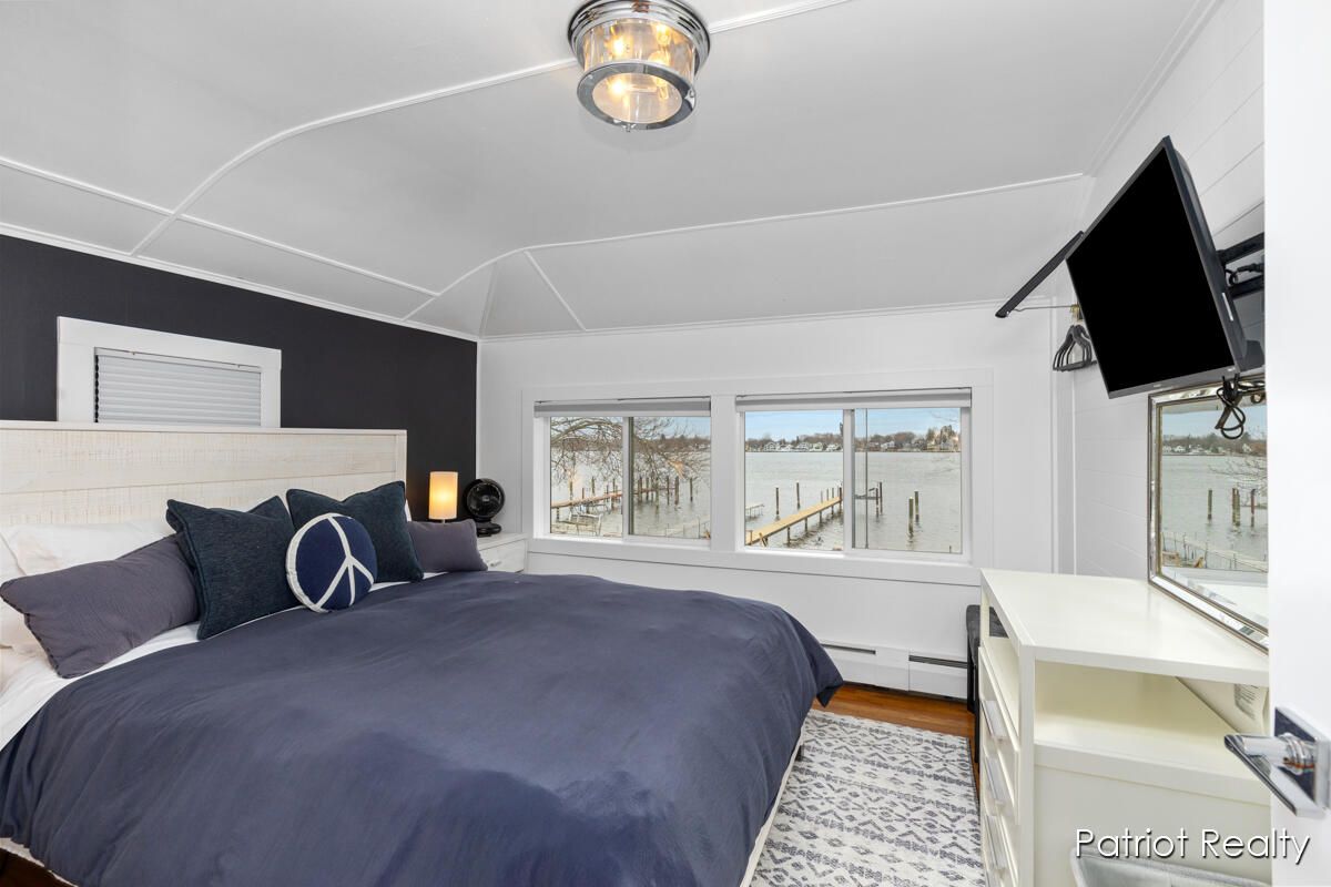 Bedroom, Interior, Water, Wood Texture Flooring