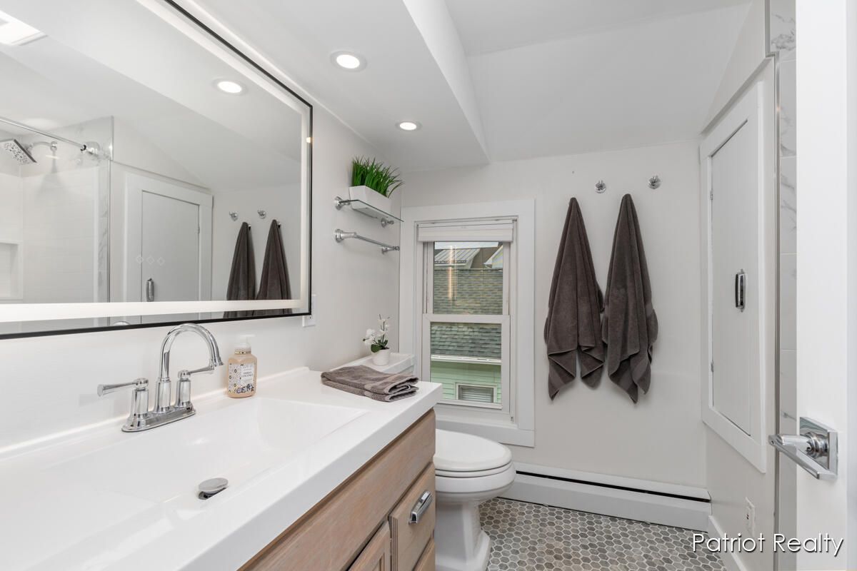 Bathroom, Interior, Recessed Lighting