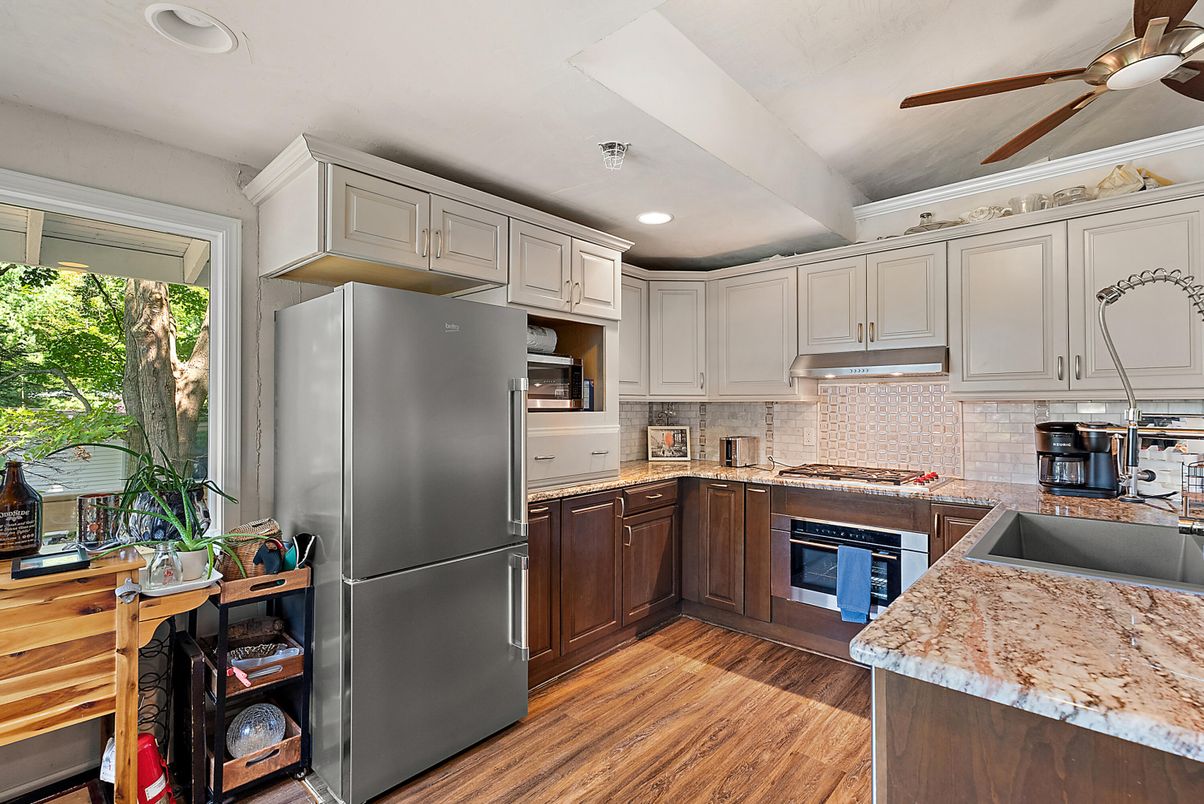 Interior, Kitchen, Recessed Lighting, Wood Texture Flooring