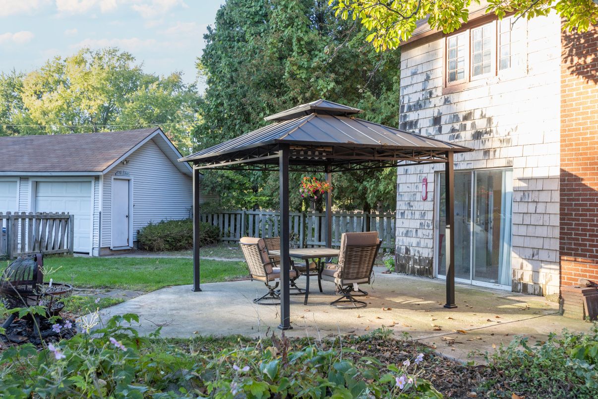 Detached Garage, Exterior