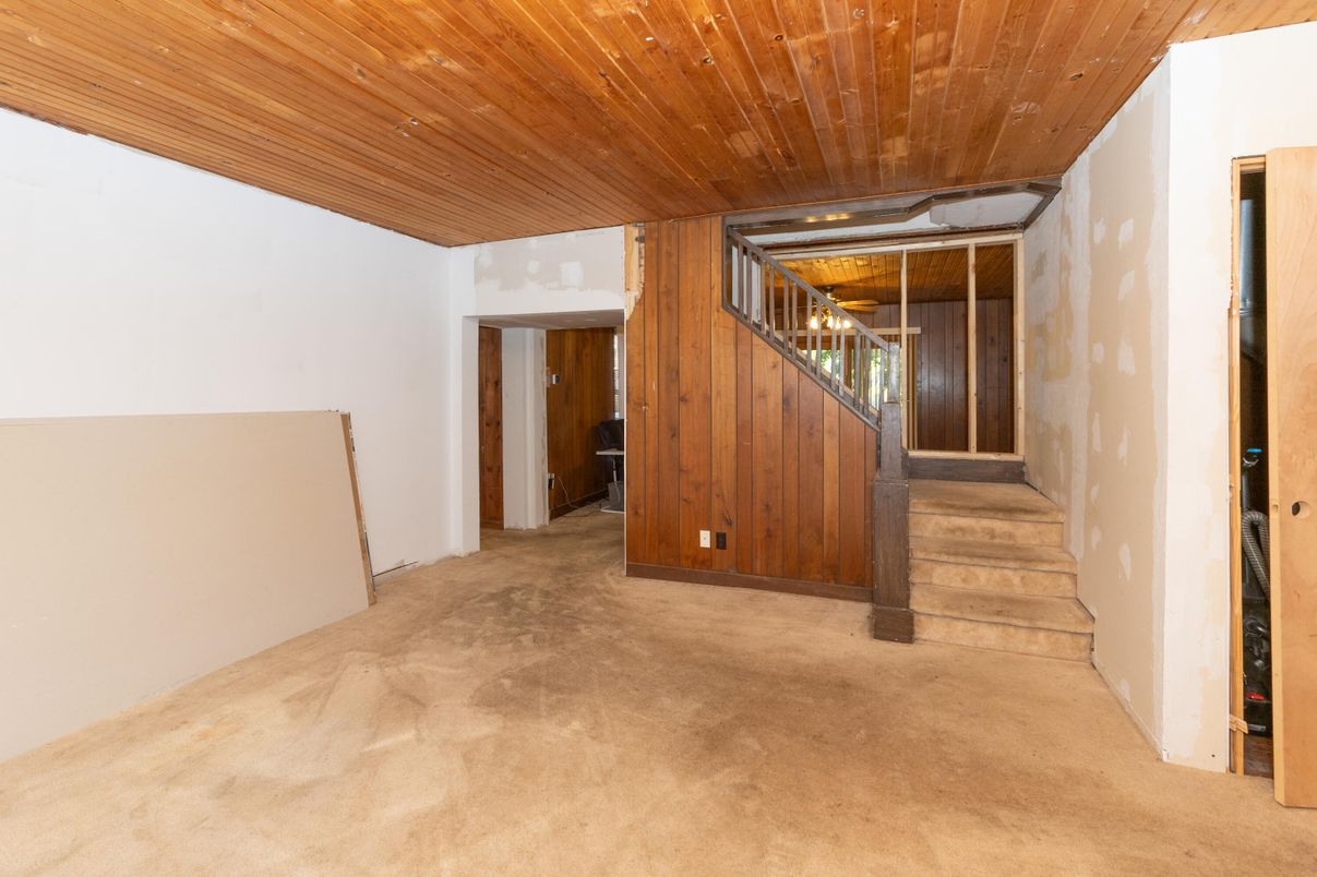 Empty room, Interior, Wooden Ceilings, Wooden Walls