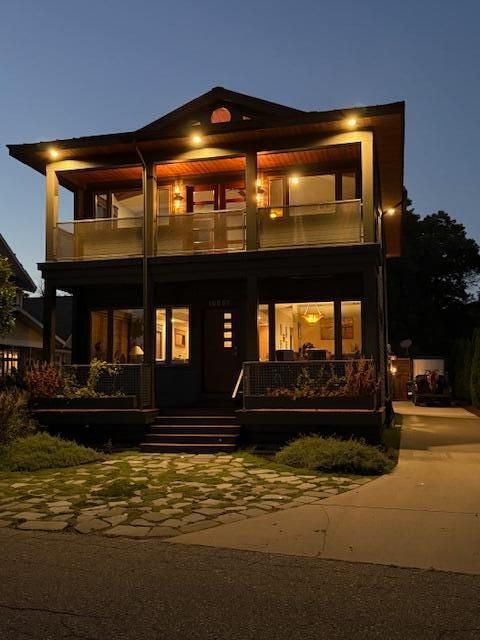 Exterior, Facade, Modern