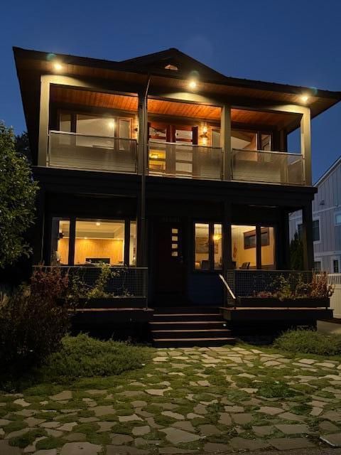Exterior, Facade, Modern
