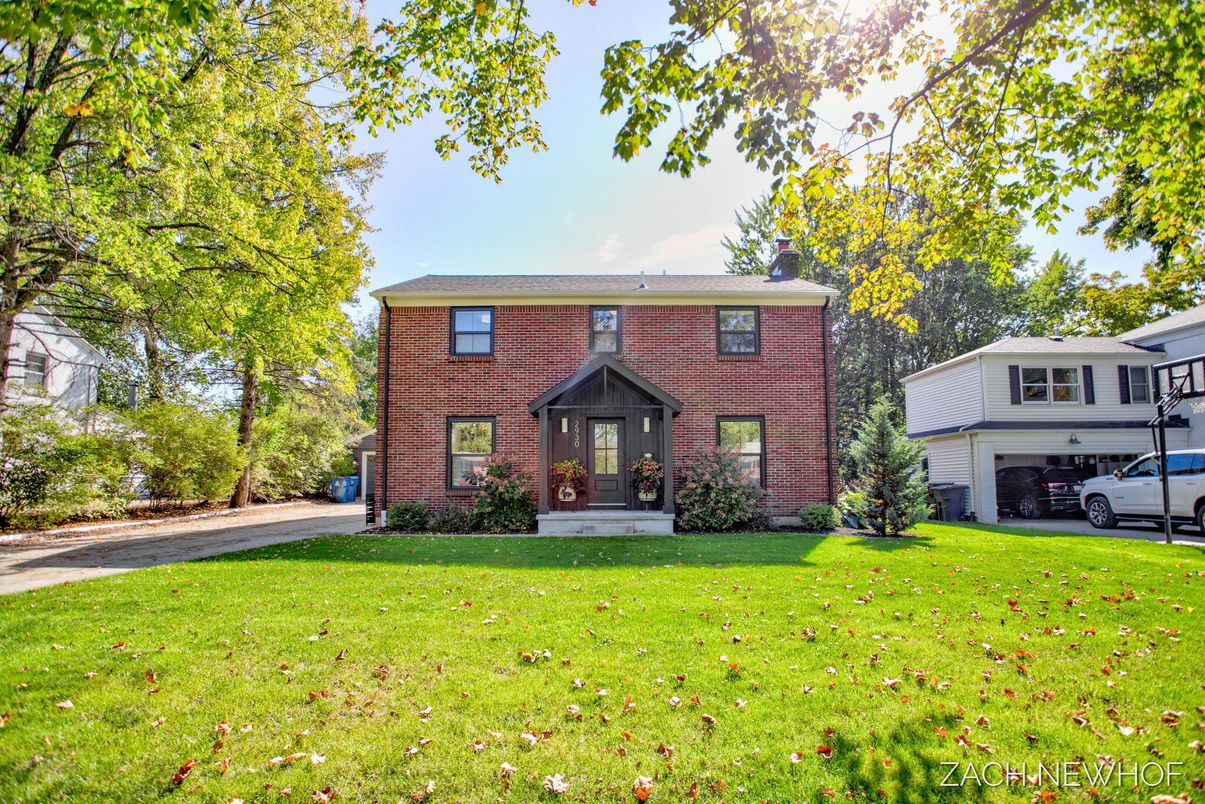 Exterior, Facade, Brick Facade, Georgian