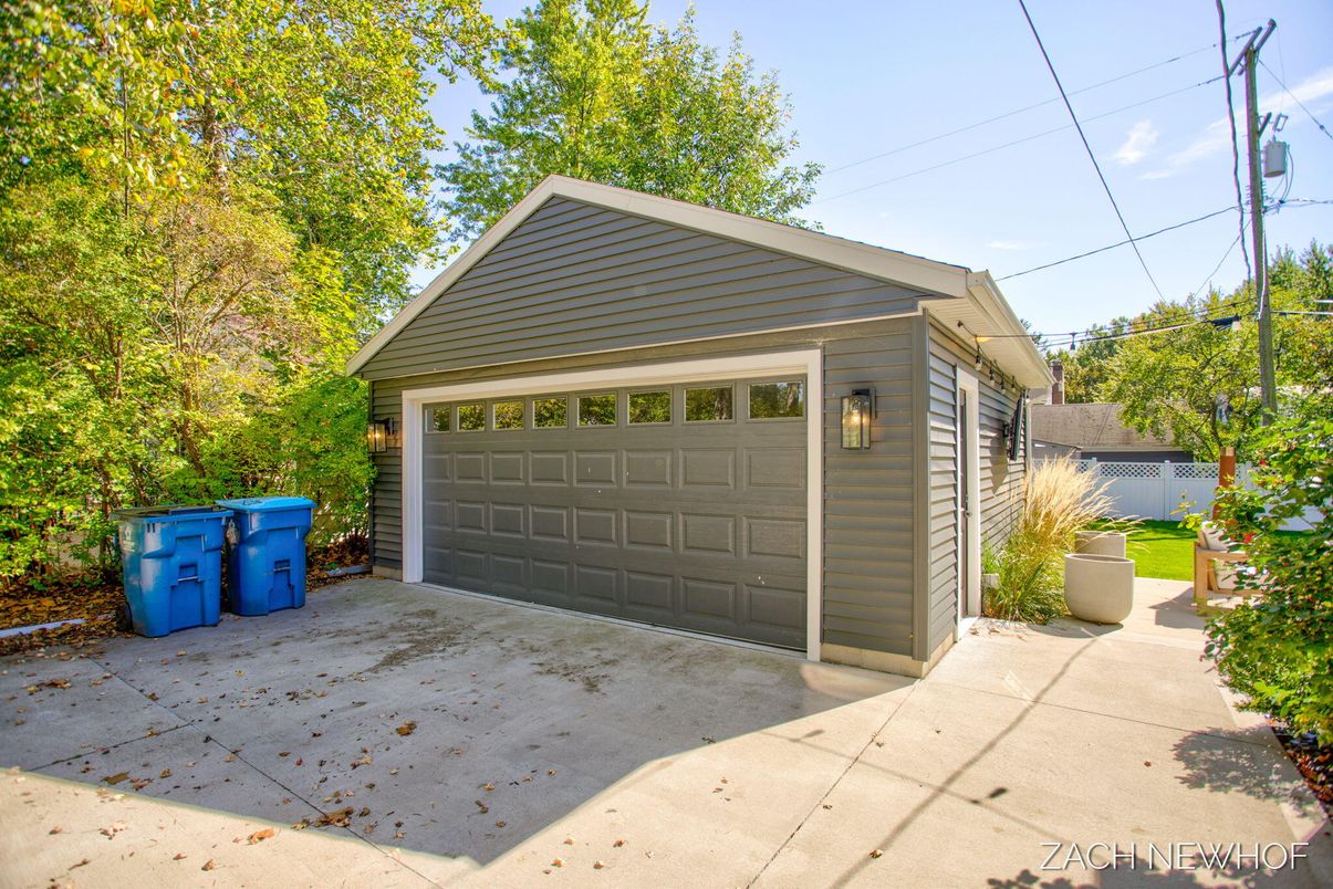 Detached Garage, Exterior