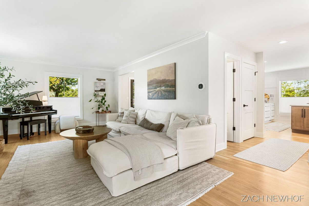 Interior, Living room, Piano, Recessed Lighting, Wood Texture Flooring