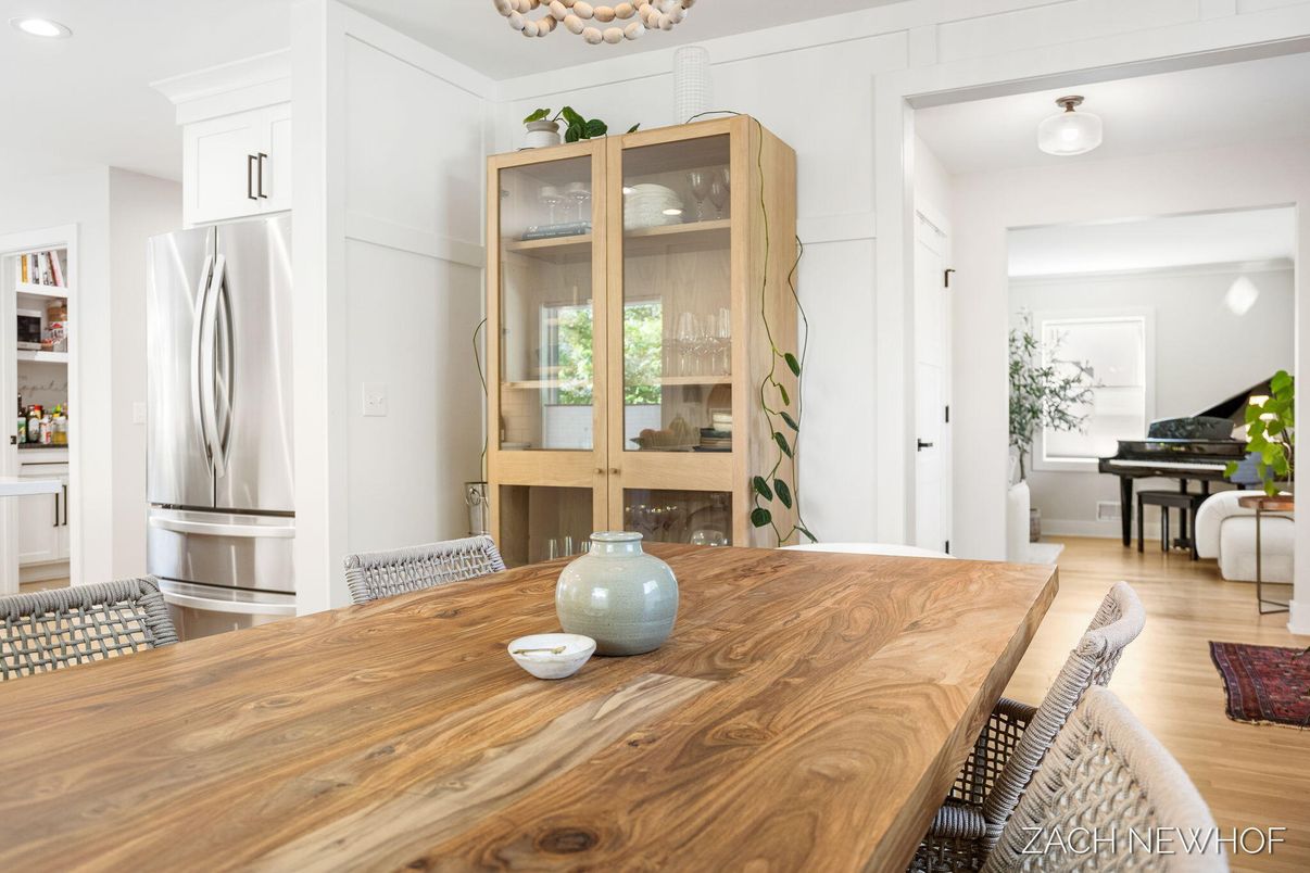 Dining room, Interior, Kitchen, Piano, Stainless Steel Appliances, Wood Texture Flooring
