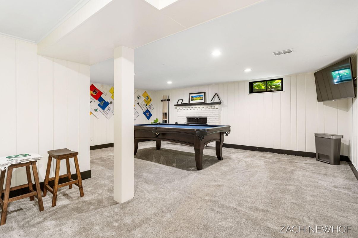 Billiard Table, Game Room, Interior, Recessed Lighting
