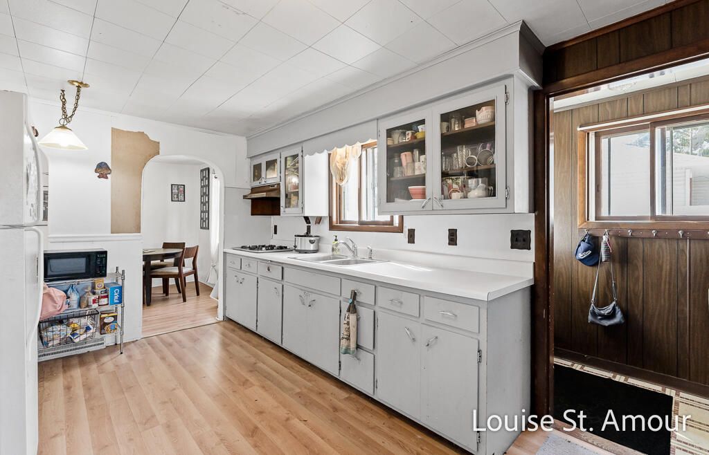 Dining room, Fireplace, Interior, Kitchen, Pendant Lights, Wood Texture Flooring