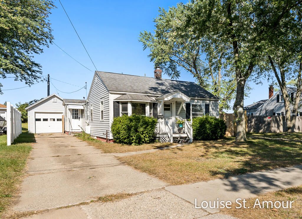 Backyard, Detached Garage, Exterior, Facade, Cape Cod