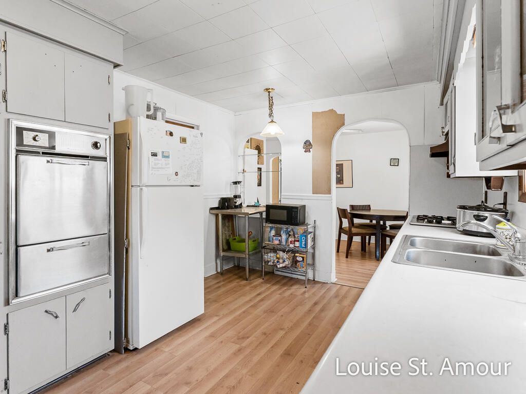 Dining room, Interior, Kitchen, Pendant Lights, Wood Texture Flooring