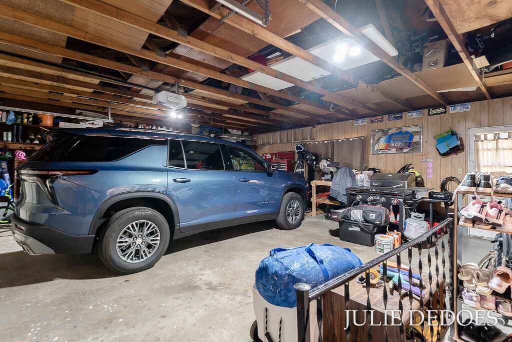 Garage, Interior, Wooden Beams, Wooden Walls