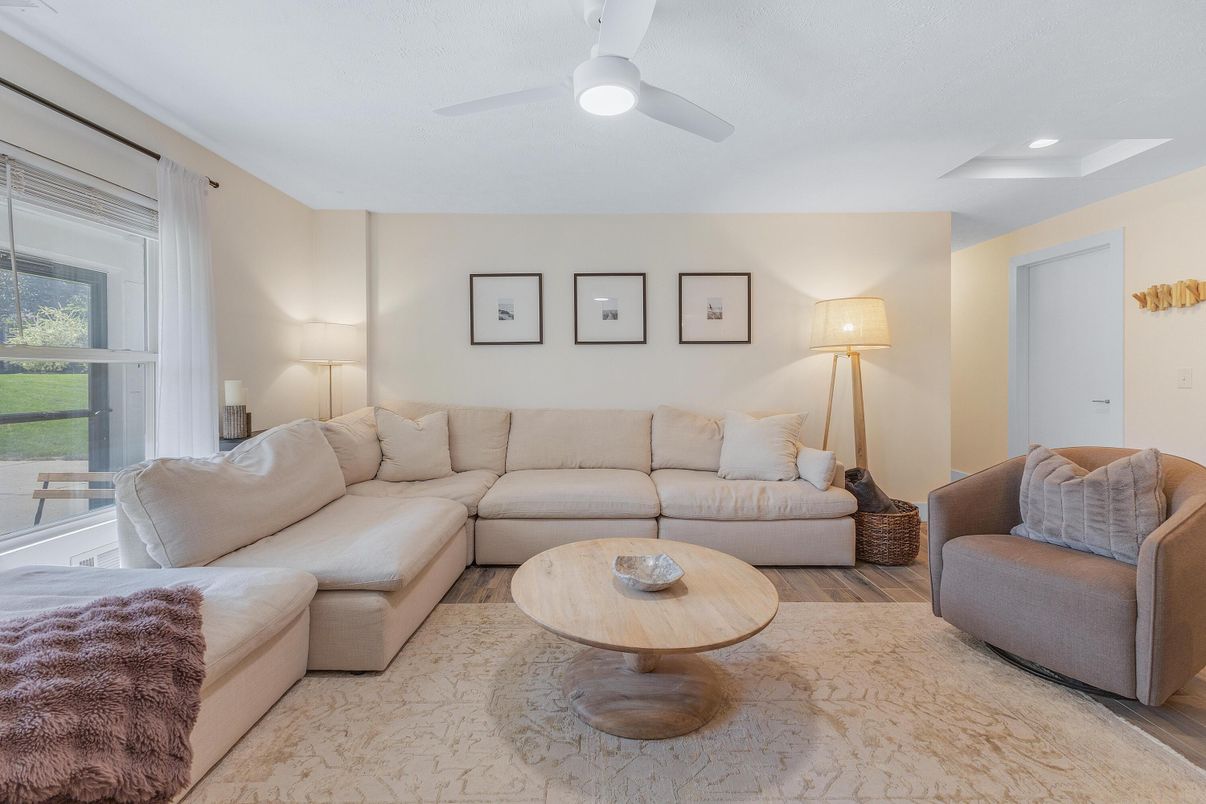 Interior, Living room, Recessed Lighting, Wood Texture Flooring
