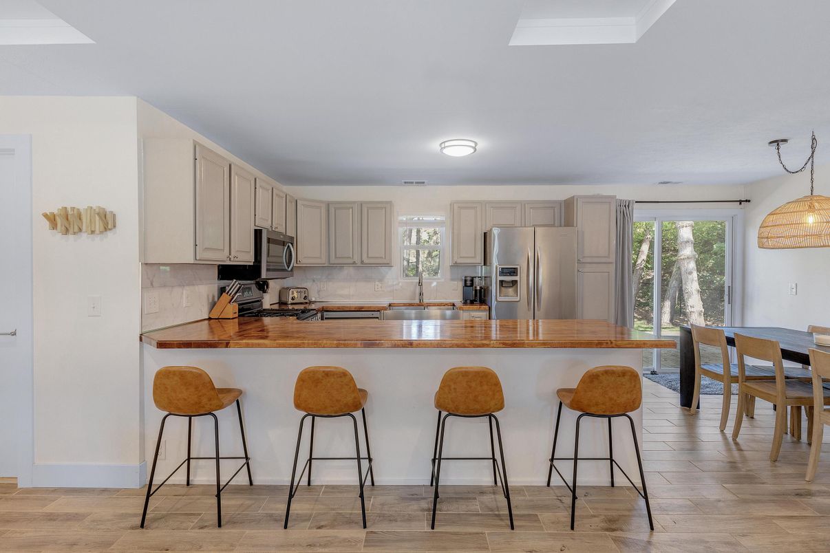 Dining room, Interior, Kitchen, Stainless Steel Appliances, Wood Texture Flooring