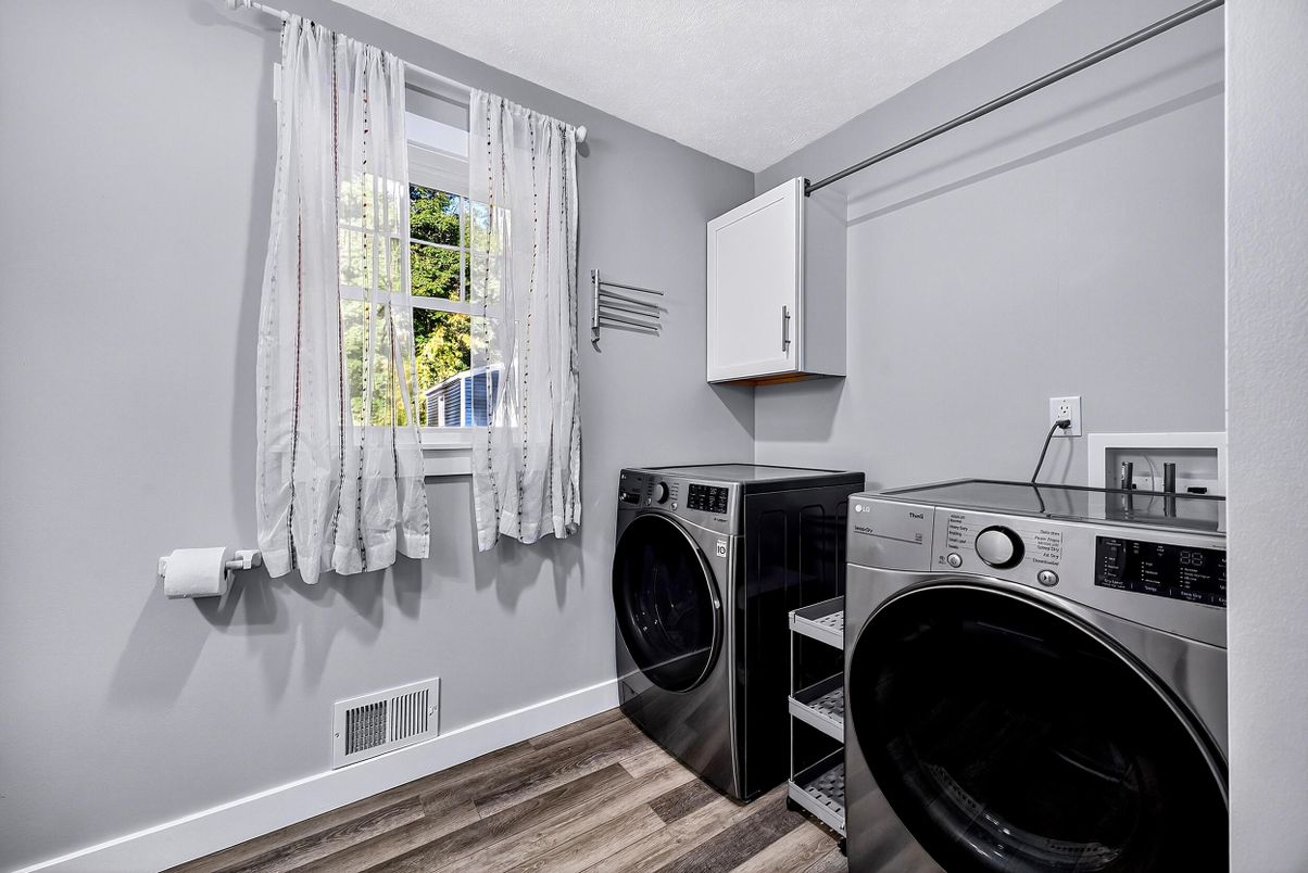 Interior, Washer, Wood Texture Flooring