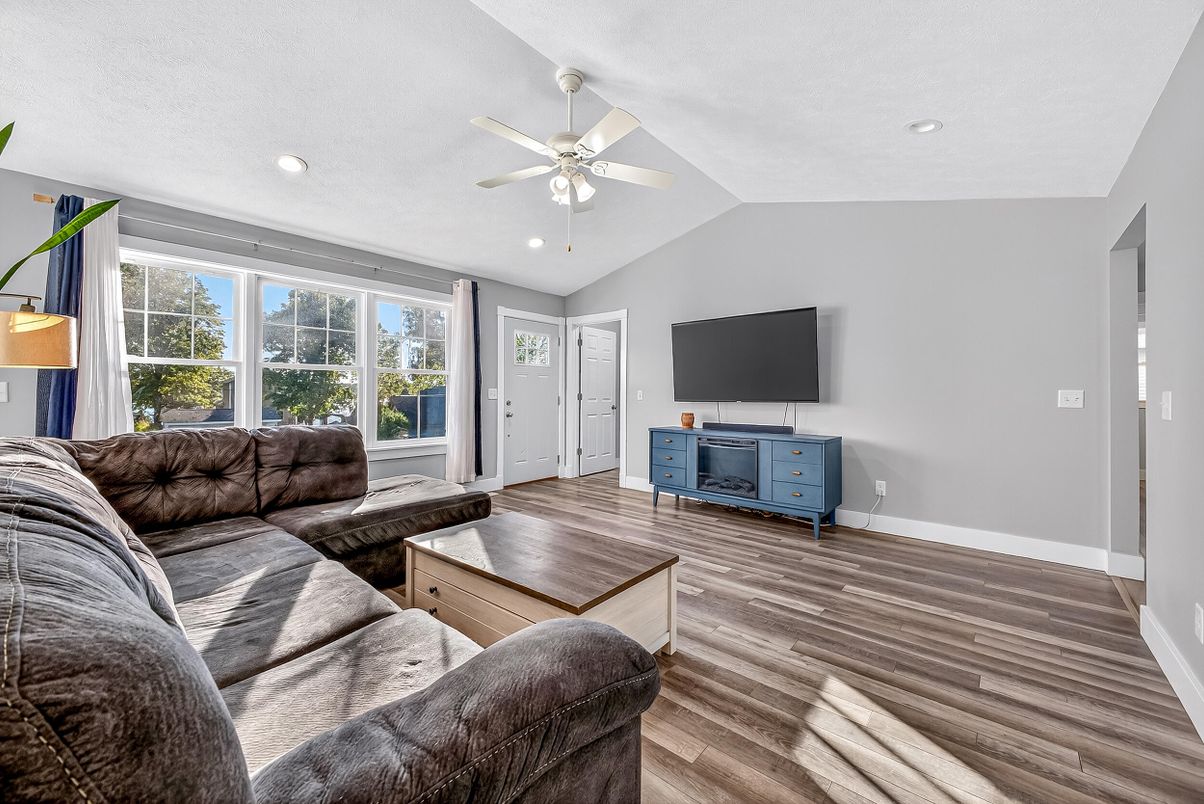 Interior, Living room, Recessed Lighting, Wood Texture Flooring