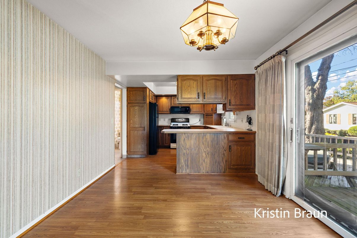 Chandelier, Interior, Kitchen, Wood Texture Flooring