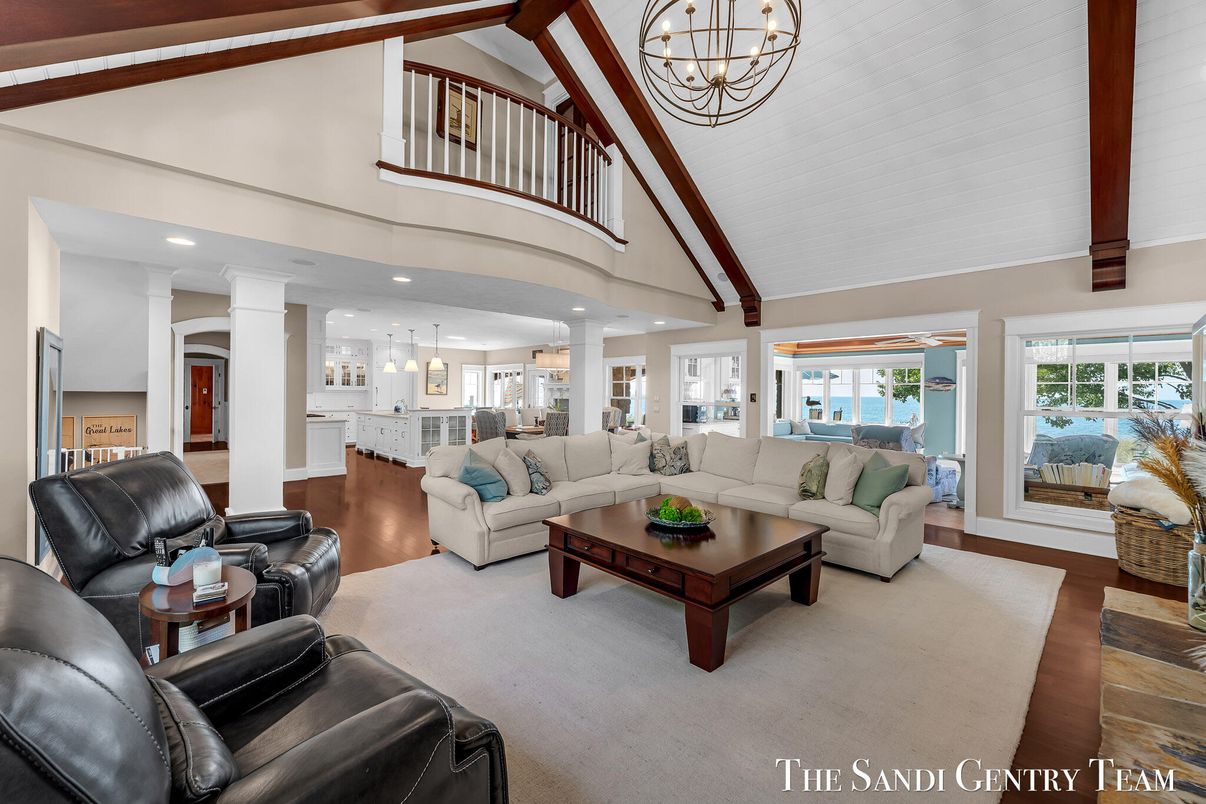 Chandelier, Interior, Kitchen, Living room, Pendant Lights, Recessed Lighting, Wood Texture Flooring
