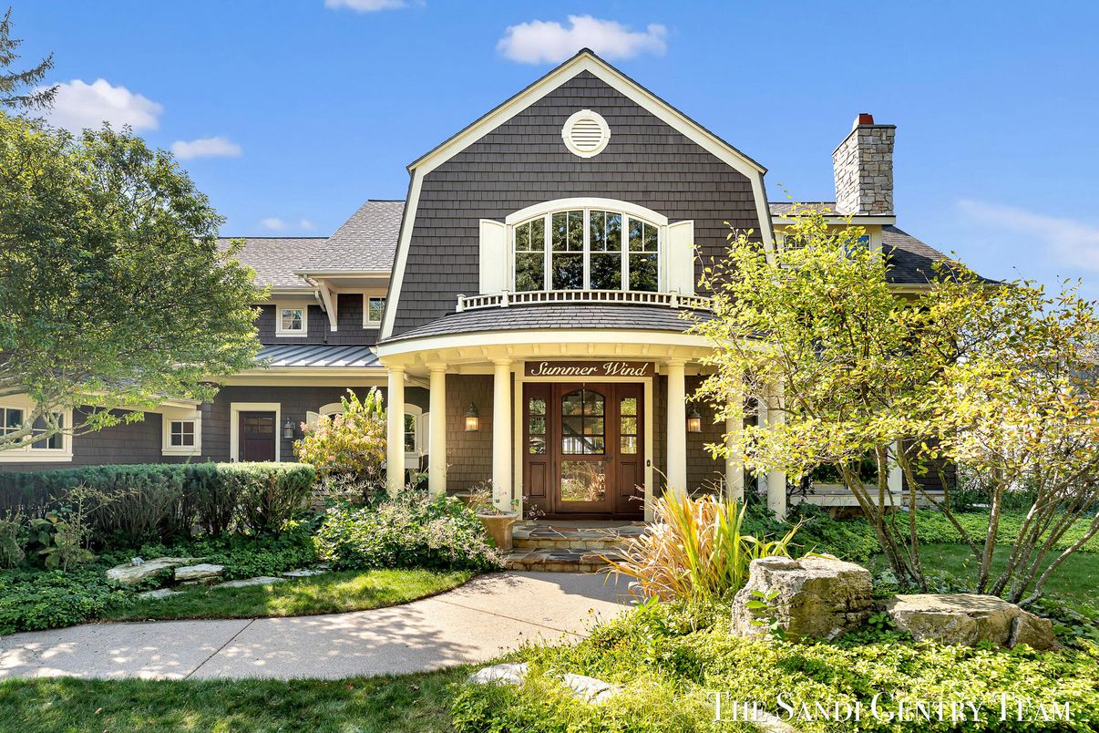 Exterior, Facade, Queen Anne Victorian