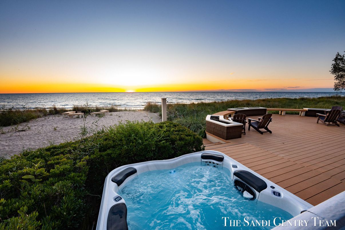 Exterior, Hot Tub, Water