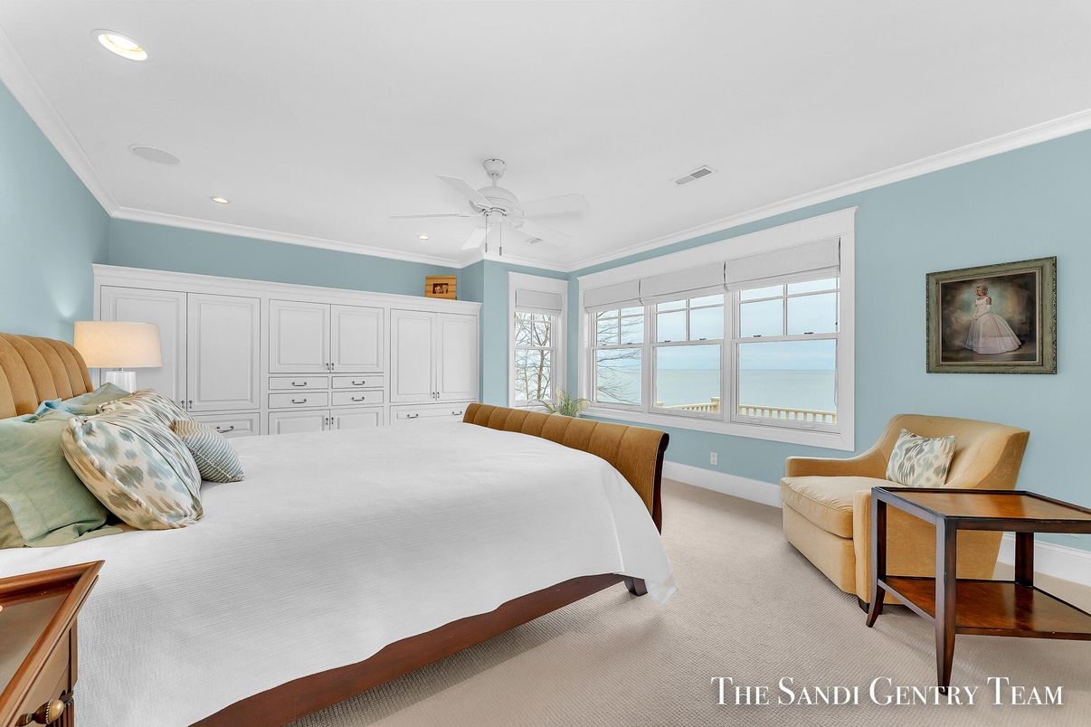 Bedroom, Interior, Recessed Lighting, Water