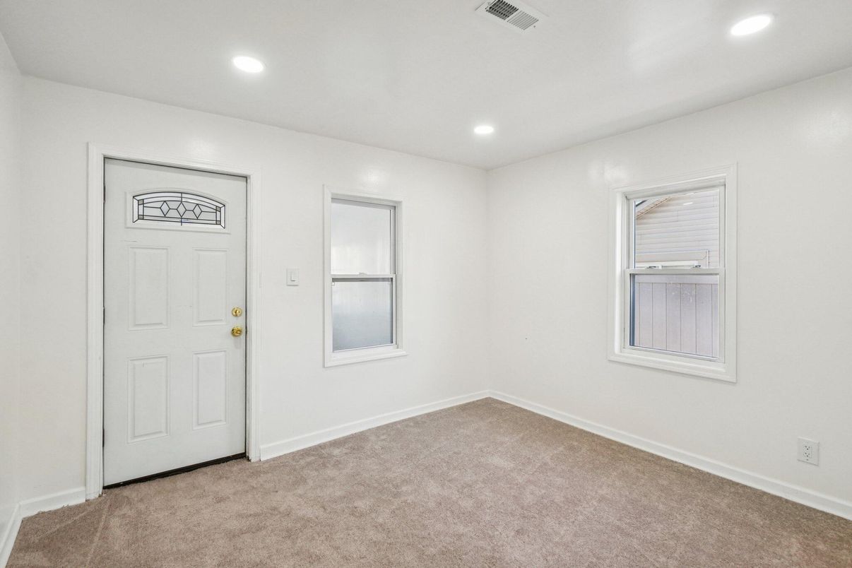 Empty room, Interior, Recessed Lighting